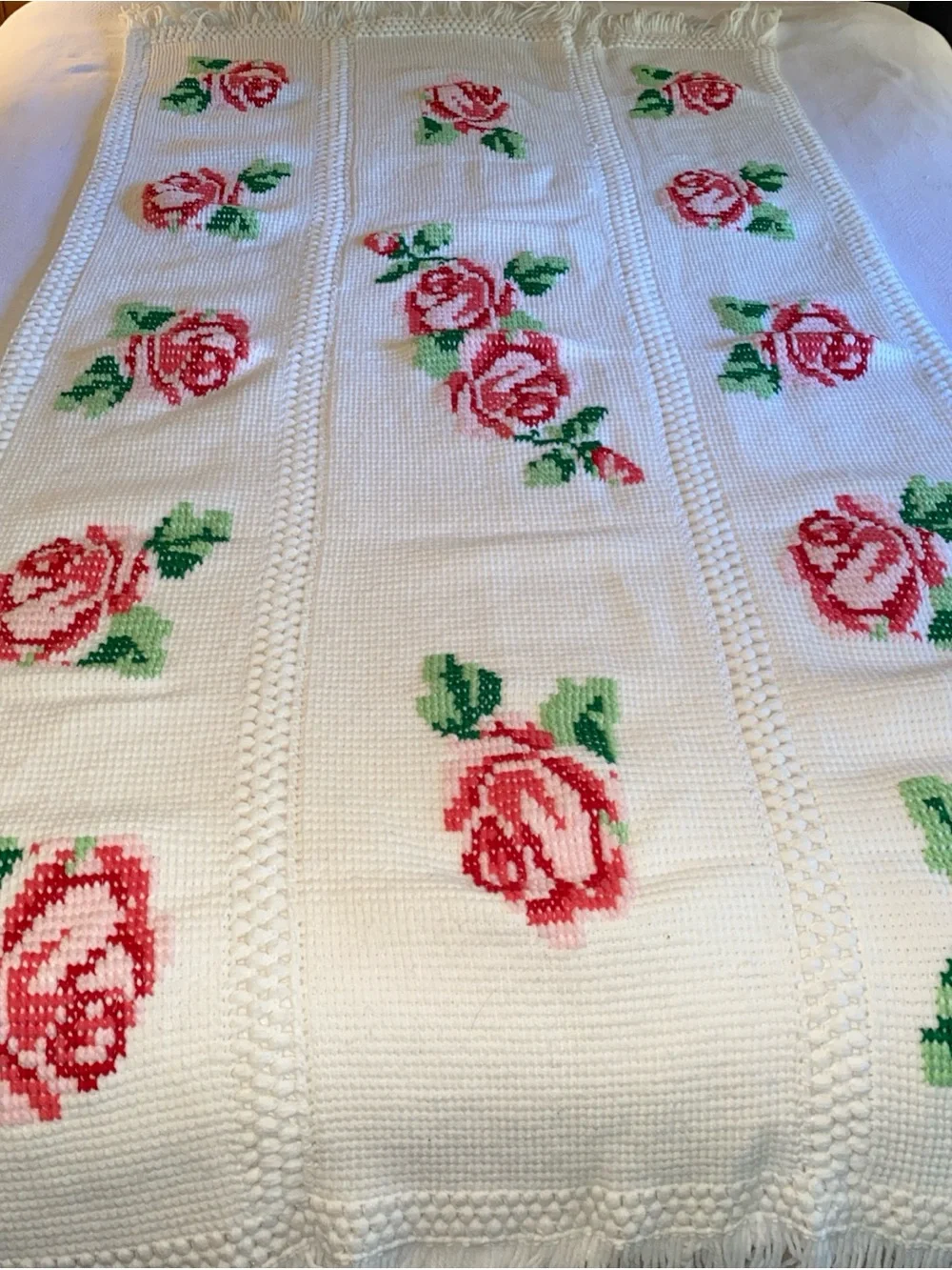 Hand crochet Afghan throw cottage rose Crosstitch cottage core 38“ x 80“ – B 12